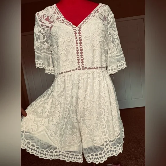 Elegant Off White Lace Romper Shorts - Picture 3 of 8
